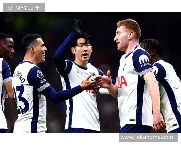 友谊赛AC米兰大胜热刺引发转会传闻热潮全场沸腾