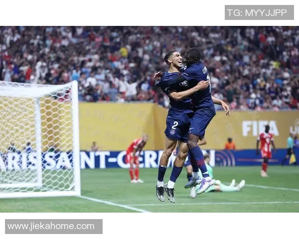 友谊赛惊现乌龙球里昂大胜巴黎圣日耳曼五球零封全场欢呼 友谊赛惊现乌龙球里昂大胜巴黎圣日耳曼五球零封全场欢呼