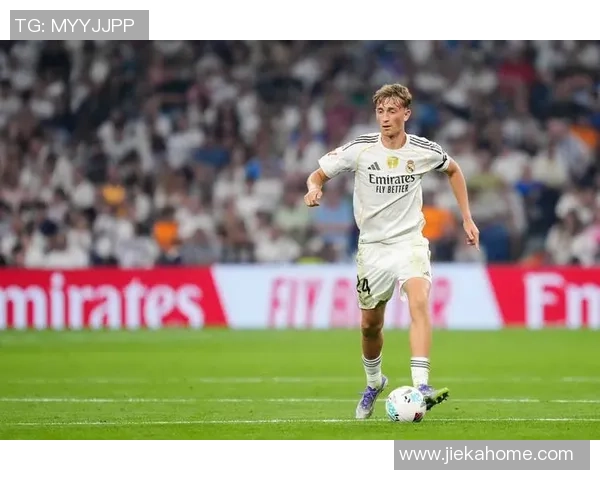 西甲精彩对决皇马大胜那不勒斯红牌事件引发全场热议与数据分析