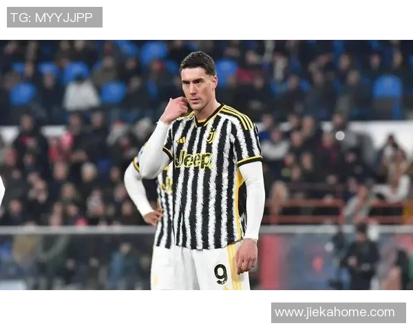 欧联杯激战里昂与尤文图斯0比0红牌争议引发全场热议 欧联杯激战里昂与尤文图斯0比0红牌争议引发全场热议