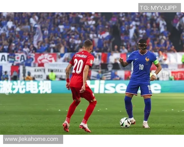 中超焦点战：AC米兰与国米激战成平局逆转瞬间引发全场热烈反响