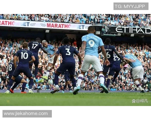 欧联杯激战曼城与阿森纳平局绝杀瞬间引发全场狂欢解析